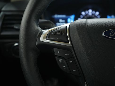 Used 2018 Ford Fusion SE w/ Equipment Group 601A image 24