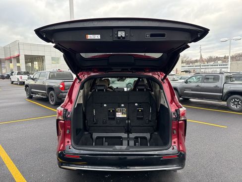 New 2025 Toyota Sienna Platinum image 15