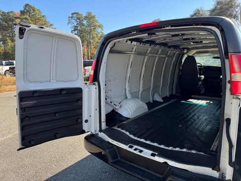 Used 2015 Chevrolet Express 2500 Extended image 13