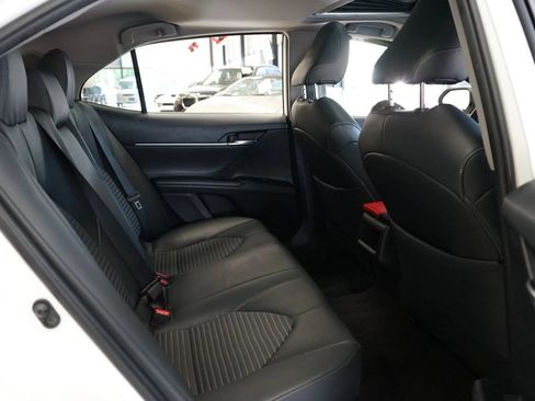 Used 2019 Toyota Camry SE FWD image 13