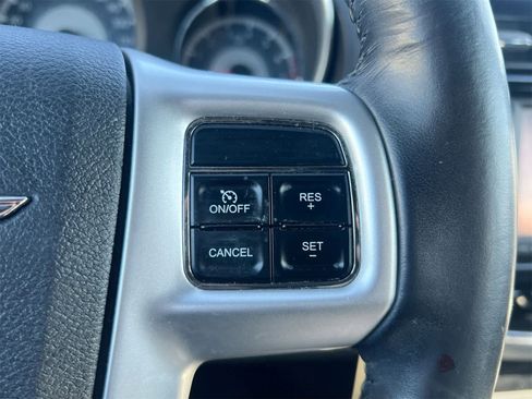 Used 2011 Chrysler 200 Limited image 24