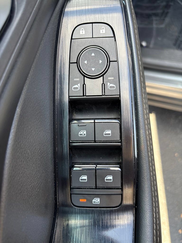 Used 2024 Nissan Rogue SV AWD/4WD image 16
