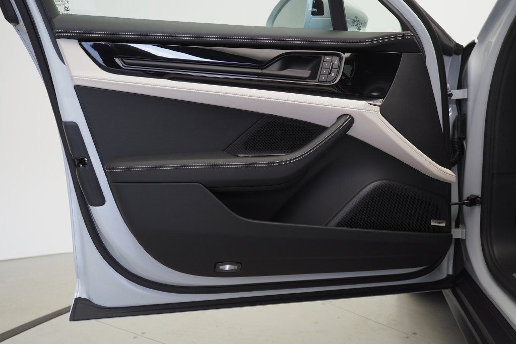 New 2026 Porsche Panamera RWD image 10