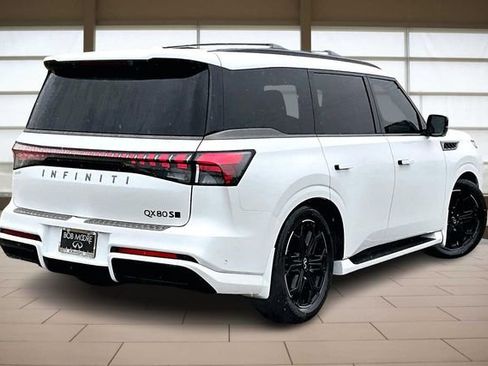 Certified 2026 INFINITI QX80 4WD image 2