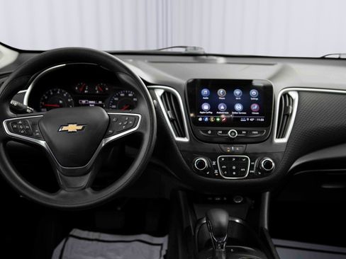 Used 2023 Chevrolet Malibu LT image 3