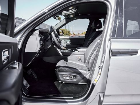 Used 2023 Rolls-Royce Cullinan image 34