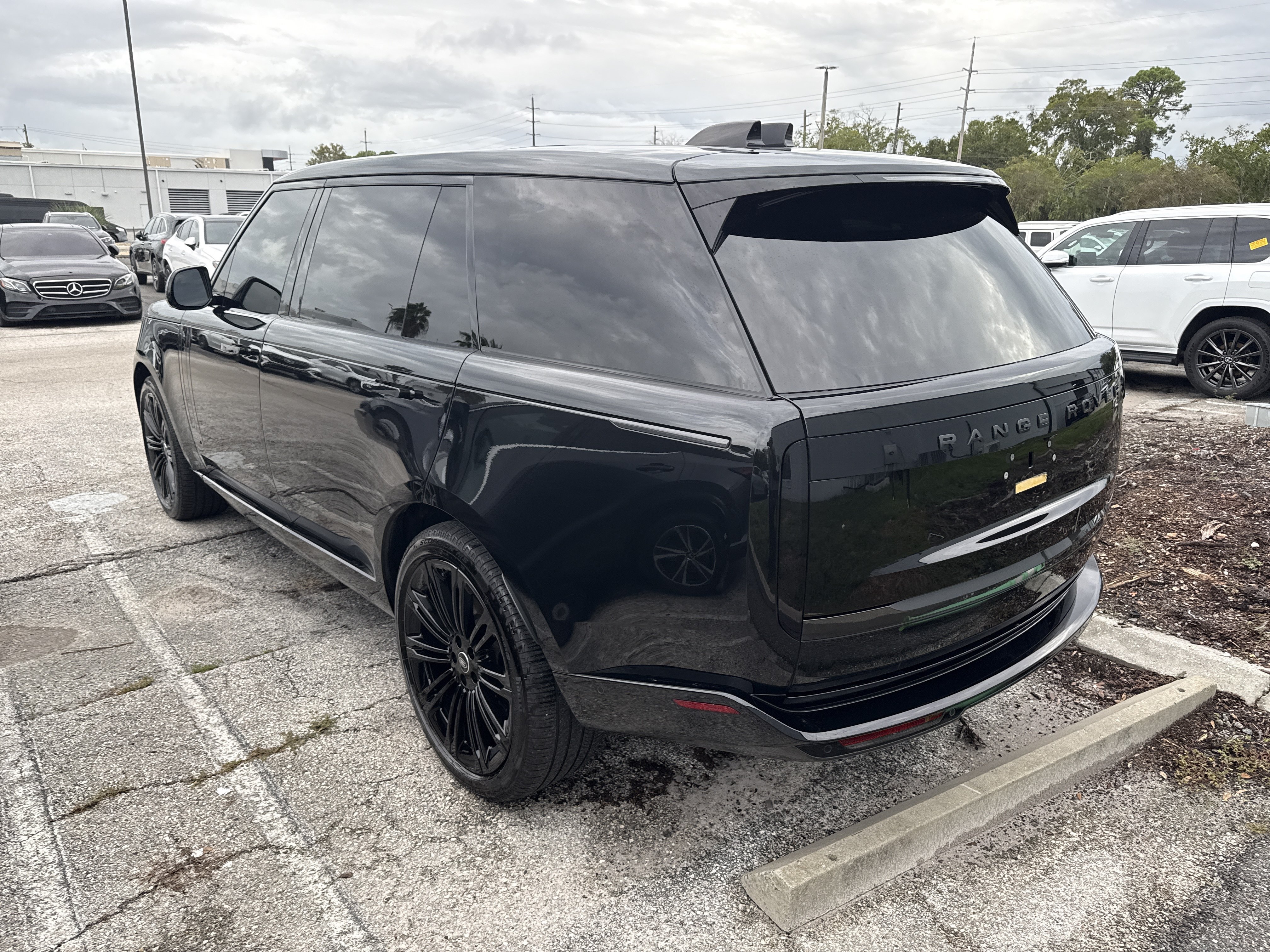 Used 2025 Land Rover Range Rover Long Wheelbase Autobiography AWD/4WD image 4