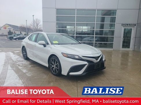 Used 2023 Toyota Camry SE image 1
