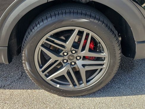 Used 2025 Ford Explorer ST-Line w/ ST-Line Street Pack image 5