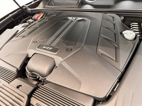 Used 2024 Bentley Bentayga image 32