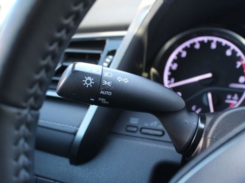 Used 2022 Toyota Camry SE w/ Carpet Mat Package (TMS) image 24