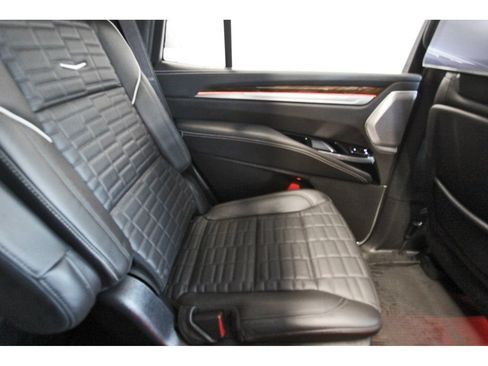 Used 2025 Cadillac Escalade Sport Platinum AWD/4WD image 10