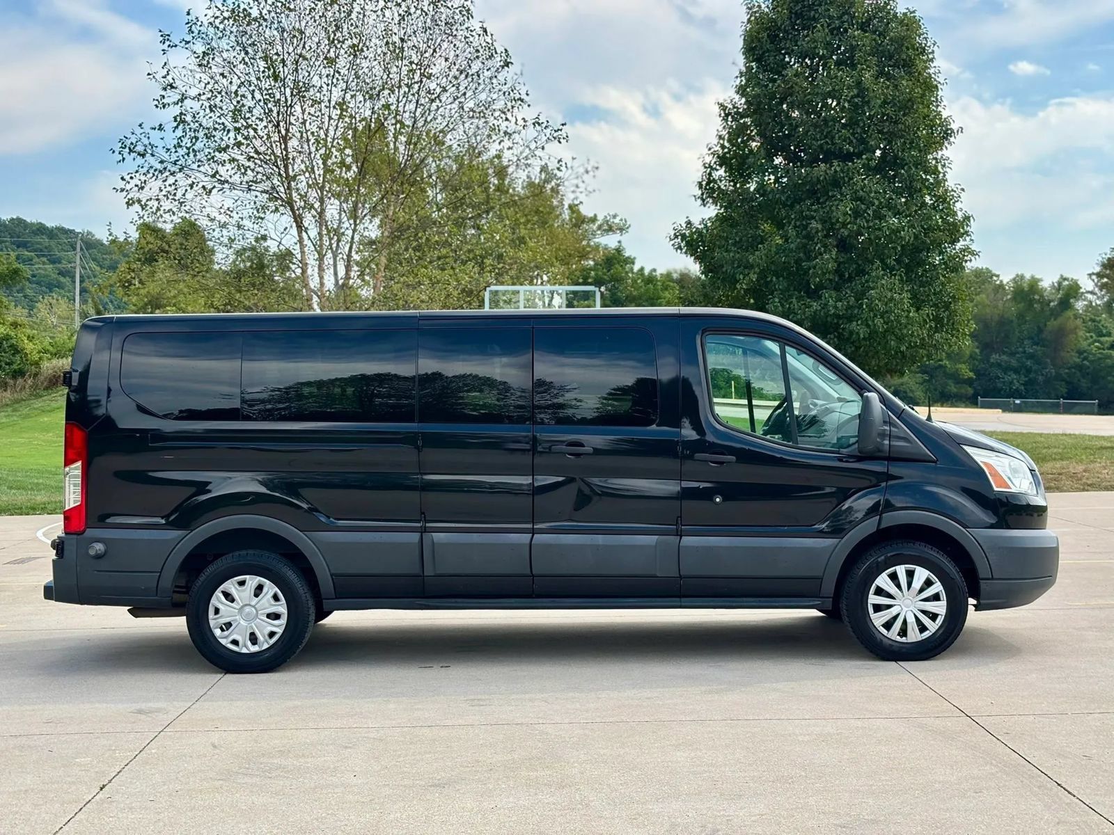 Used 2016 Ford Transit 350 XLT RWD image 4