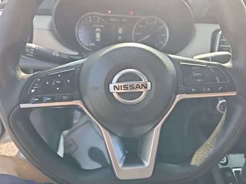 Used 2021 Nissan Versa SV FWD image 13