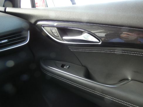 Used 2021 Buick Envision Essence image 25