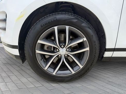Used 2024 Land Rover Range Rover Evoque Dynamic SE AWD/4WD image 9