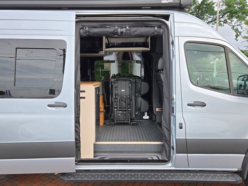 Used 2025 Mercedes-Benz Sprinter 2500 image 30