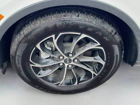 Used 2024 Lincoln Nautilus Premier AWD/4WD image 30