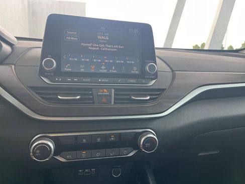 Used 2024 Nissan Altima 2.5 SV image 16