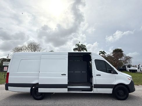 Used 2024 Mercedes-Benz Sprinter 2500 w/ Acoustic Package image 11