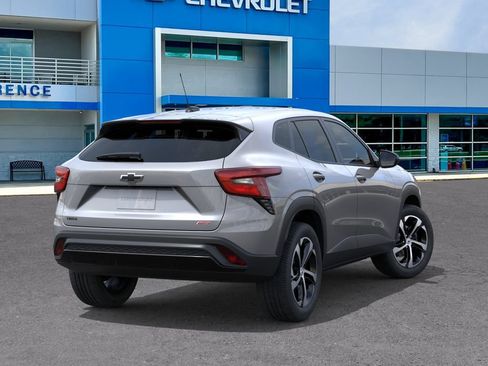 New 2026 Chevrolet Trax RS w/ Sunroof Package FWD image 4