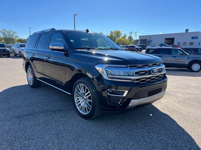 Used 2024 Ford Expedition Platinum AWD/4WD image 3
