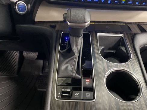 Used 2024 Toyota Sienna Platinum image 26