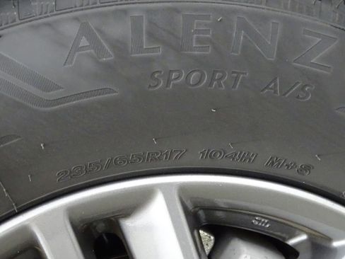 Used 2024 Nissan Rogue S image 40