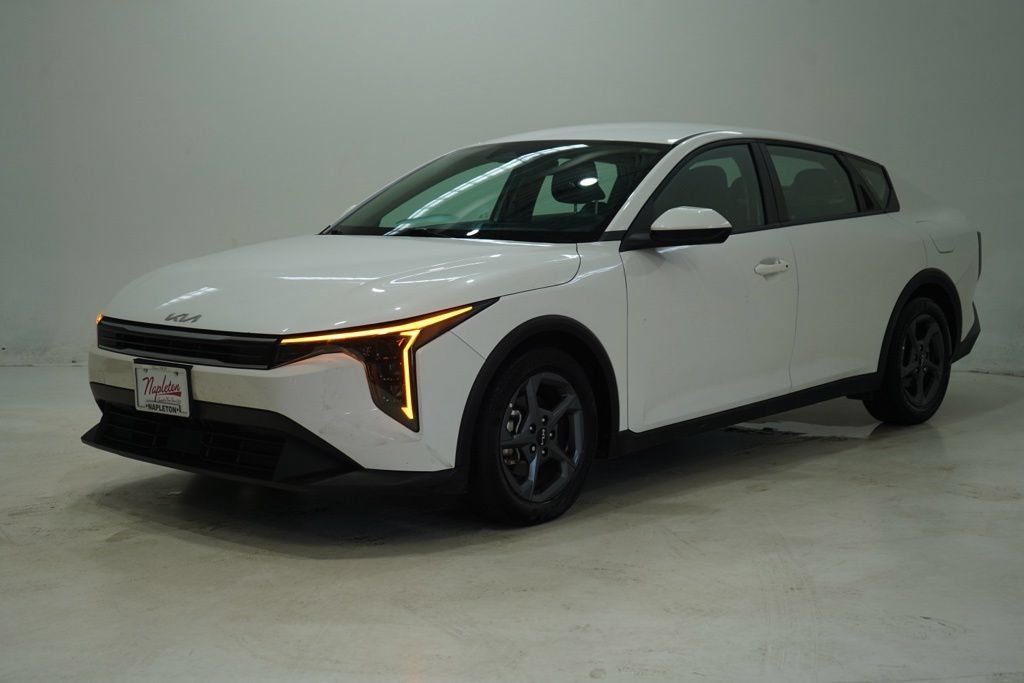 Used 2025 Kia K4 FWD image 3