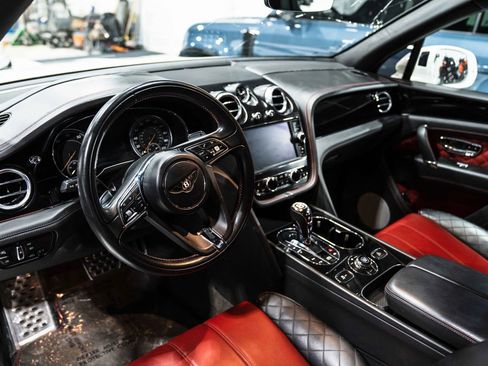 Used 2019 Bentley Bentayga AWD/4WD image 29
