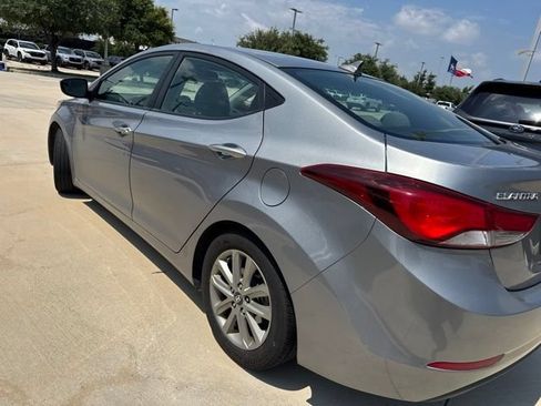 Used 2014 Hyundai Elantra SE w/ Option Group 02 FWD image 4