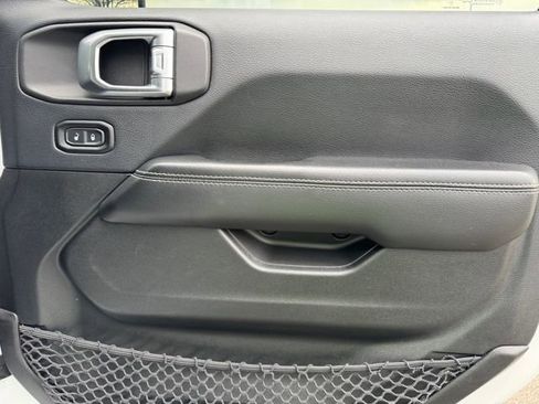 Used 2018 Jeep Wrangler Unlimited Sahara image 27