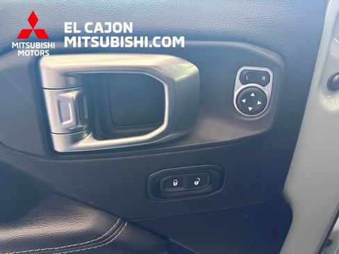 Used 2023 Jeep Wrangler Unlimited Sahara AWD/4WD image 11