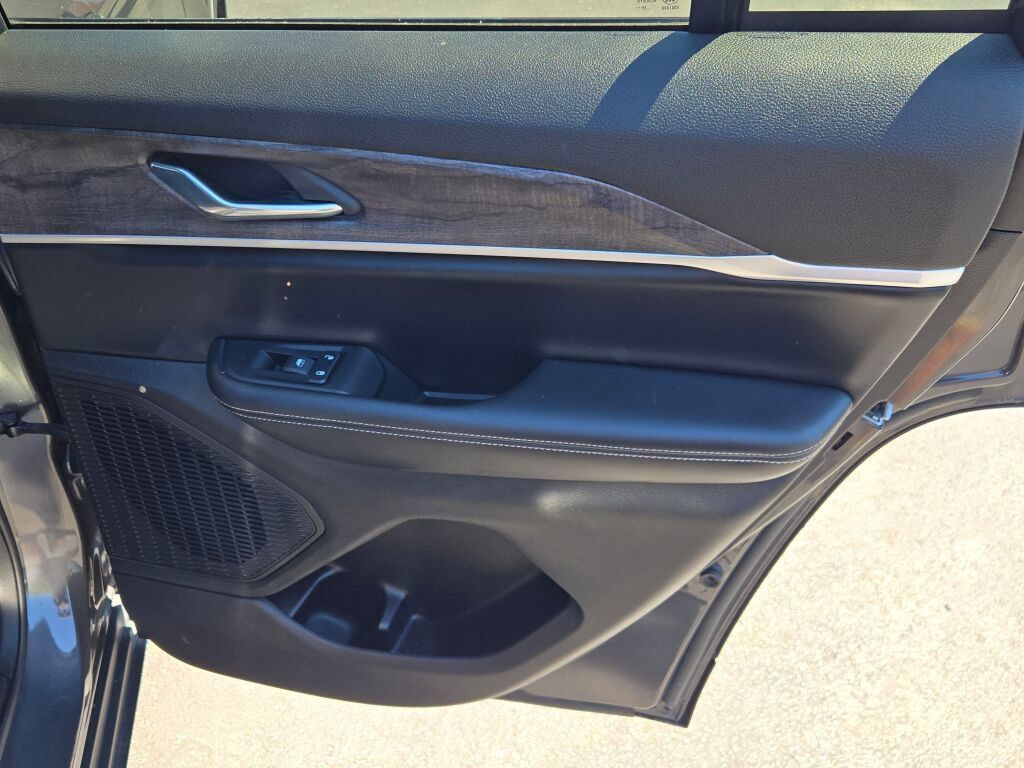 Certified 2025 Jeep Grand Cherokee Limited AWD/4WD image 16