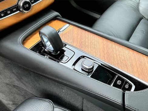 Certified 2023 Volvo XC90 B6 Plus image 18