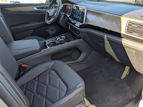 Used 2025 Volkswagen Atlas SE image 38