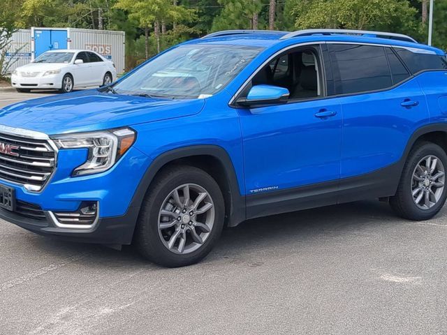 Used 2024 GMC Terrain SLT AWD/4WD image 7