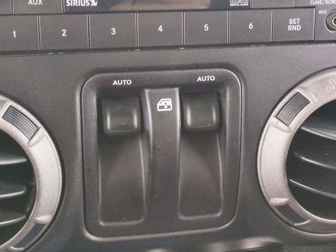 Used 2017 Jeep Wrangler Sport w/ Quick Order Package 24S AWD/4WD image 18