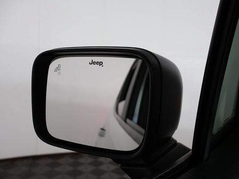 Used 2022 Jeep Renegade Latitude AWD/4WD image 34