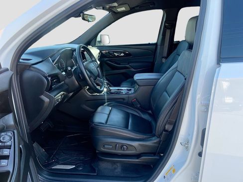 Used 2023 Chevrolet Traverse RS w/ LPO, Floor Liner Package FWD image 22