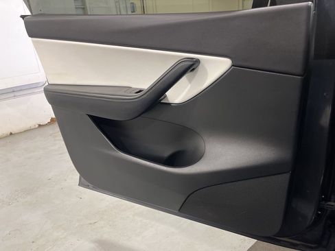 Used 2021 Tesla Model Y Performance image 14