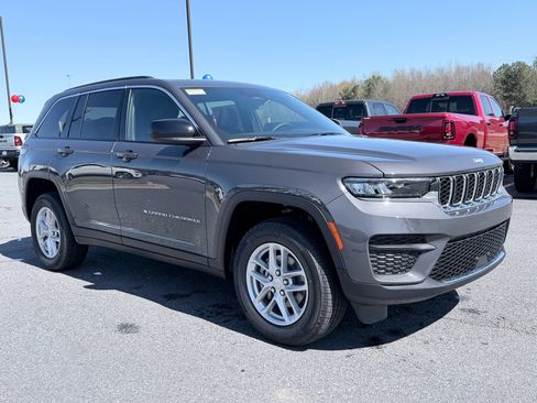 New 2026 Jeep Grand Cherokee Laredo X RWD image 2