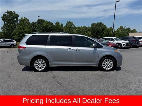 Used 2013 Toyota Sienna XLE w/ Premium Pkg AWD/4WD image 2