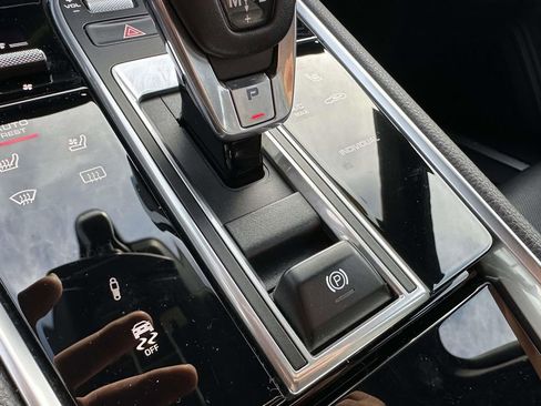 Used 2018 Porsche Panamera 4 image 19