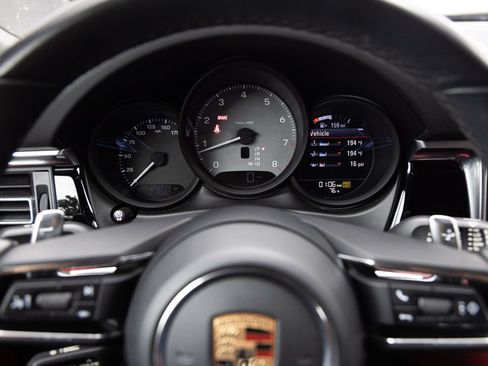 Certified 2024 Porsche Macan S AWD/4WD image 14