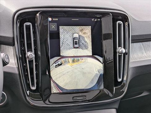 New 2026 Volvo XC40 B5 Plus w/ Climate Package AWD/4WD image 15