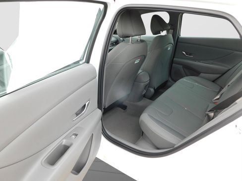 New 2025 Hyundai Elantra SEL image 10