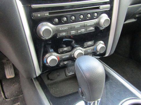 Used 2020 Nissan Pathfinder S AWD/4WD image 16
