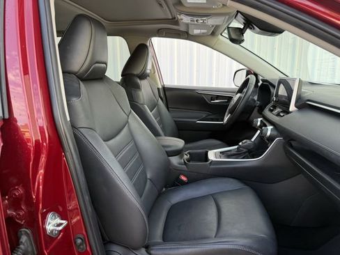 Used 2023 Toyota RAV4 XLE Premium image 30