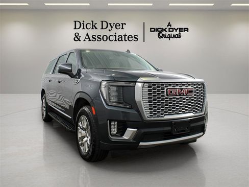 Used 2022 GMC Yukon XL Denali image 1